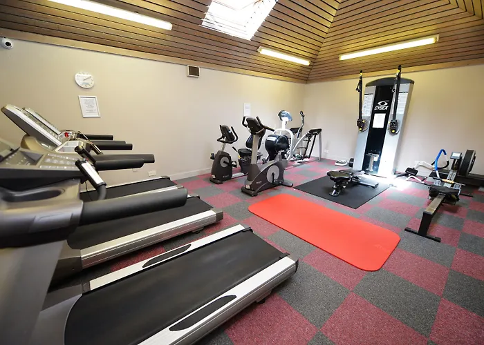 Hotel Glynhill & Near Airport