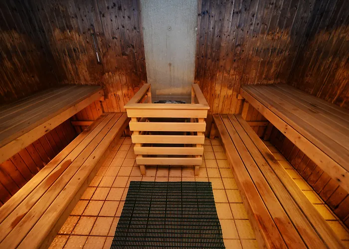 Glynhill & Near Airport Hotel