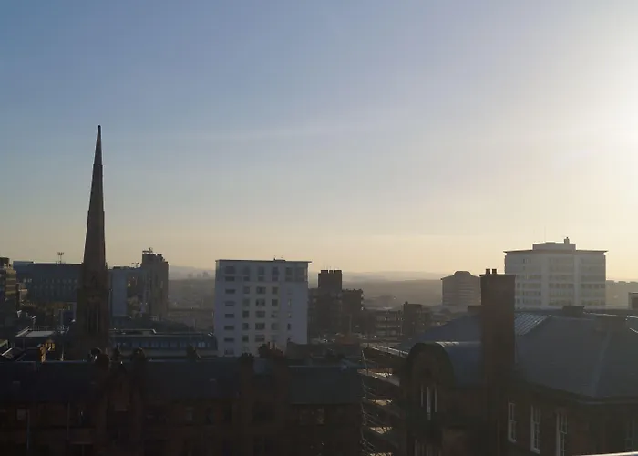 מלון The Hampton Court 3*