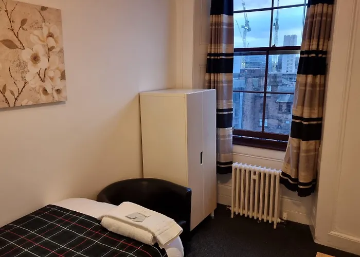 The Hampton Court גלאזגו