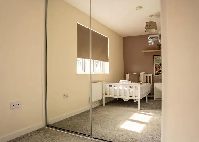 Juststay - 3 Bedroom Luxury With Free Parking