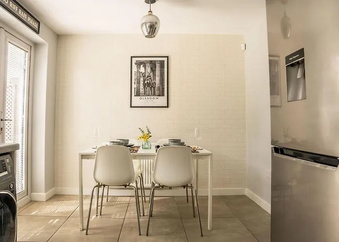 Juststay - 3 Bedroom Luxury With Free Parking 别墅 *