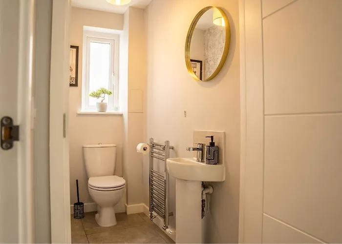 וילה Juststay - 3 Bedroom Luxury With Free Parking גלאזגו