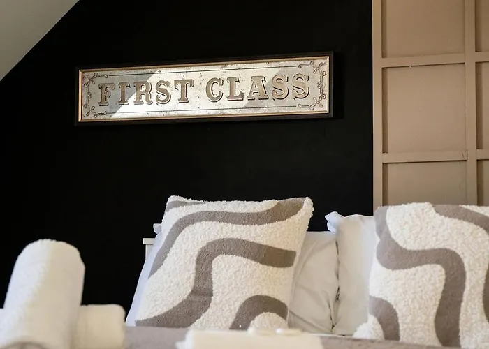 Juststay - 3 Bedroom Luxury With Free Parking Вилла *