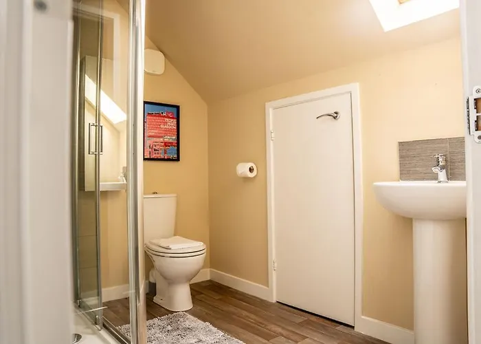 וילה Juststay - 3 Bedroom Luxury With Free Parking