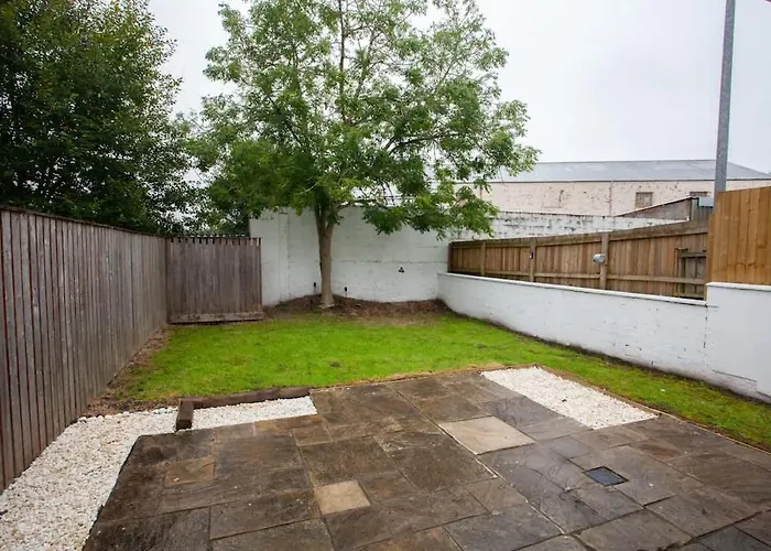 Newly Renovated 3 Bedroom Modern House Vakantiehuis Glasgow