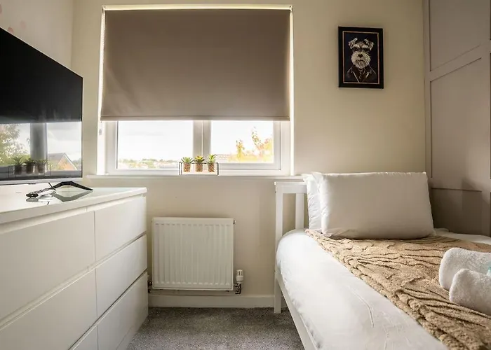 Juststay - 3 Bedroom Luxury With Free Parking