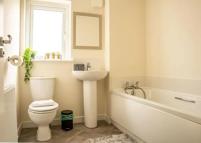 Juststay - 3 Bedroom Luxury With Free Parking Вилла *