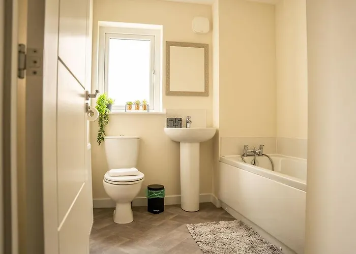 Juststay - 3 Bedroom Luxury With Free Parking Глазго