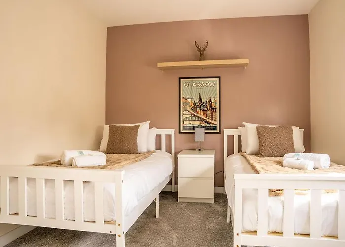 Juststay - 3 Bedroom Luxury With Free Parking 别墅