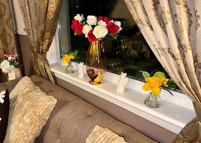 Likewise Modern Two Bedrooms For 4 In Area *