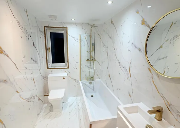 Stylish & Sleeps 7 - Free Parking - Walking Distance To & West End *