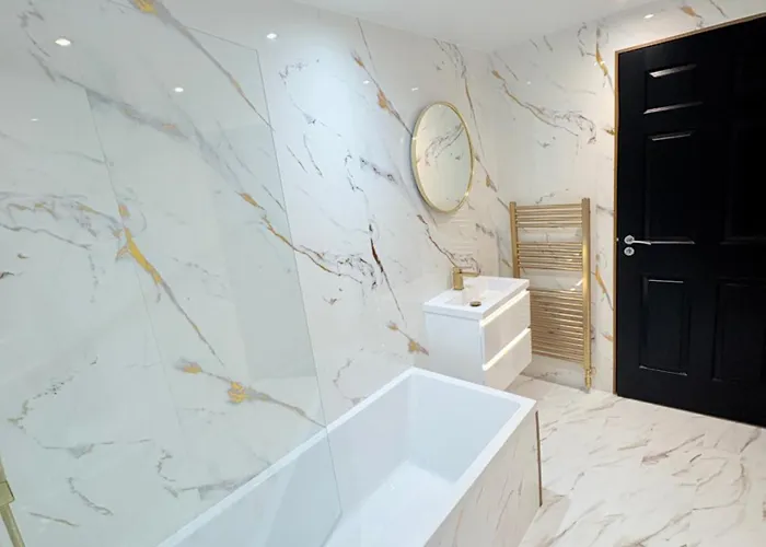 Stylish & Sleeps 7 - Free Parking - Walking Distance To & West End *