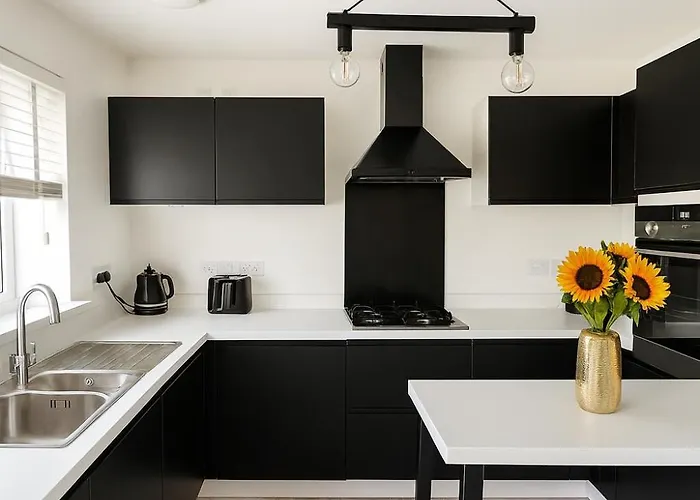 Апартаменты 3br Detached Home, Driveway & Large Rear Garden