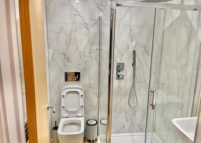 Three Bedroom In Centre * Glasgow