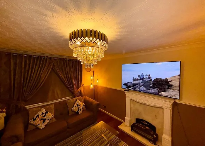 Likewise Modern Two Bedrooms For 4 In Area * Глазго