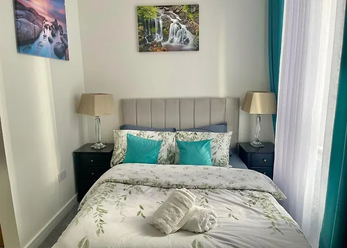 アパート Three Bedroom In Centre *