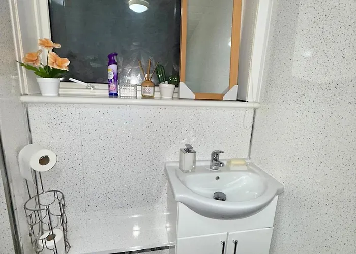 Likewise Modern Two Bedrooms For 4 In Area Appartamento Glasgow