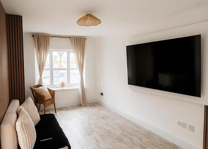 Appartamento 3br Detached Home, Driveway & Large Rear Garden Glasgow