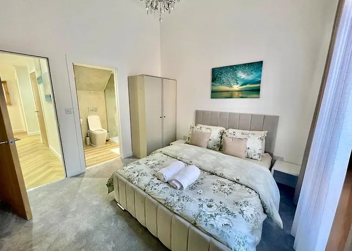 Three Bedroom In Centre Appartamento