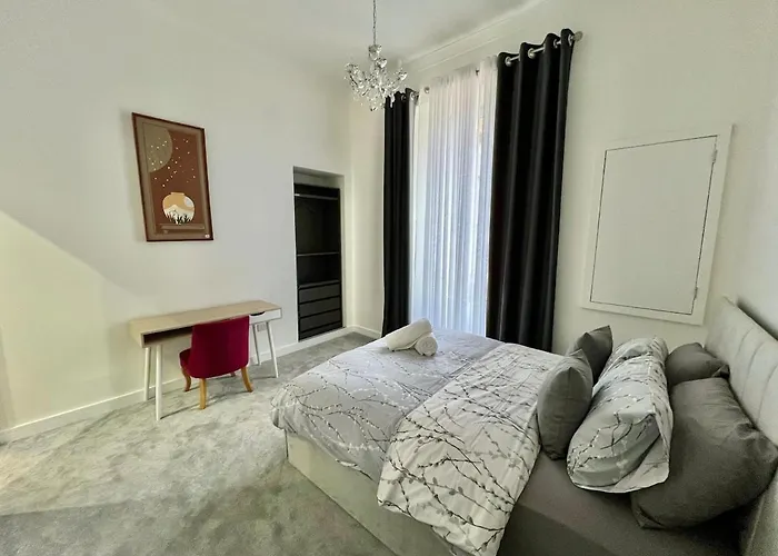 Three Bedroom In Centre