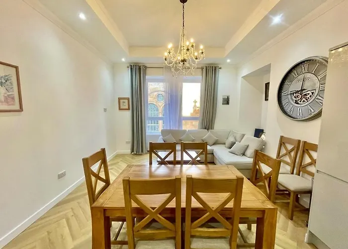 Three Bedroom In Centre