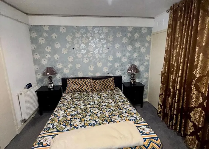 Likewise Modern Two Bedrooms For 4 In Area *