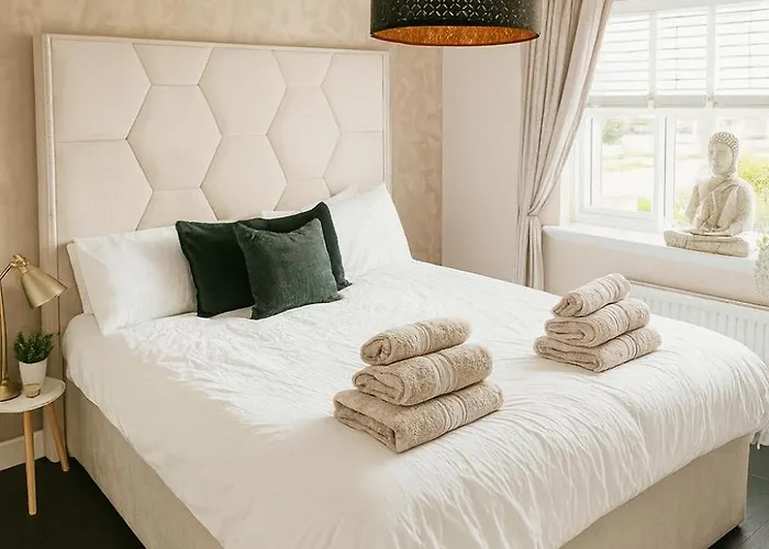 Апартаменты 3br Detached Home, Driveway & Large Rear Garden *