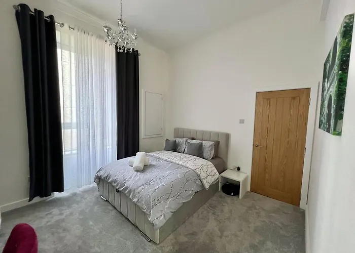 Appartamento Three Bedroom In Centre *