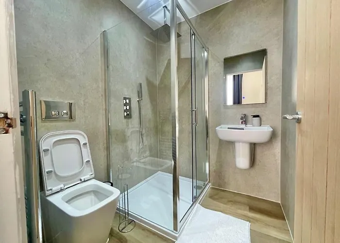 アパート Three Bedroom In Centre *