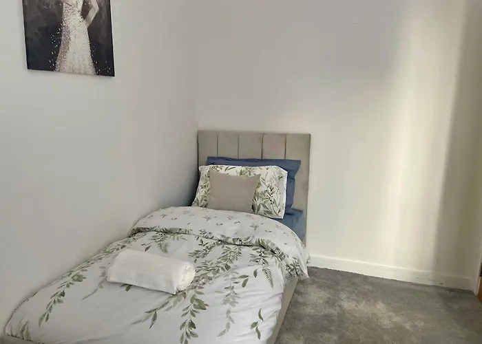 Three Bedroom In Centre *