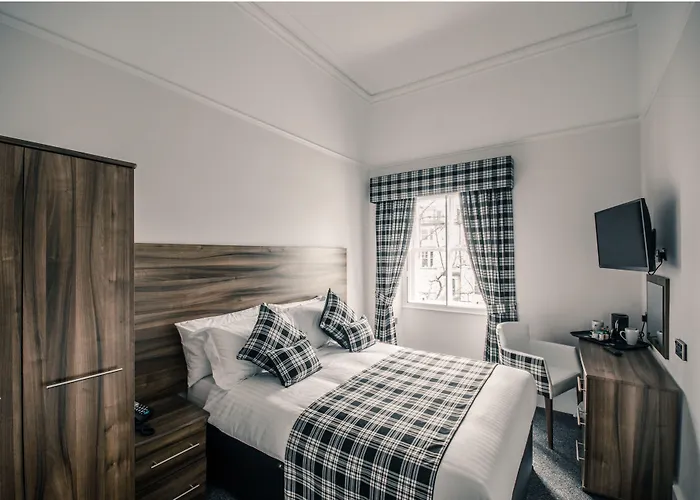 Royal West End Hotel 3*