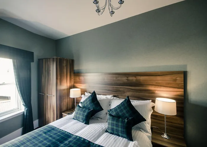 מלון Royal West End 3*