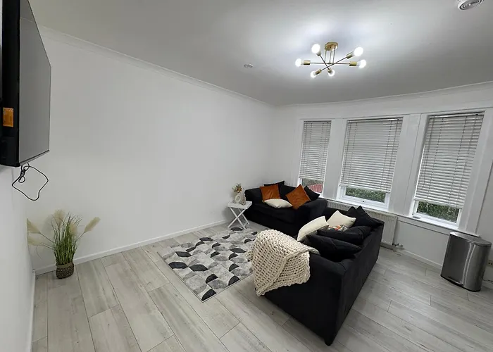 Cozy 3 Bed Home, Free Parking 8 Min To Centre 格拉斯哥