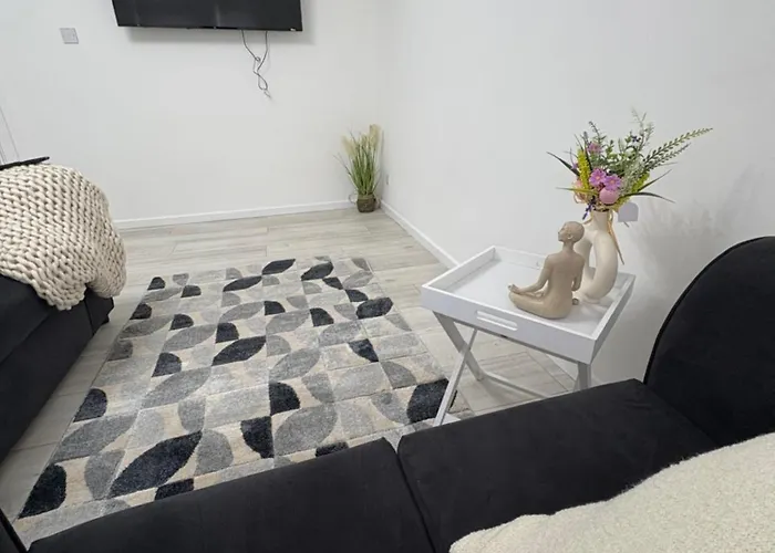 Cozy 3 Bed Home, Free Parking 8 Min To Centre Διαμέρισμα