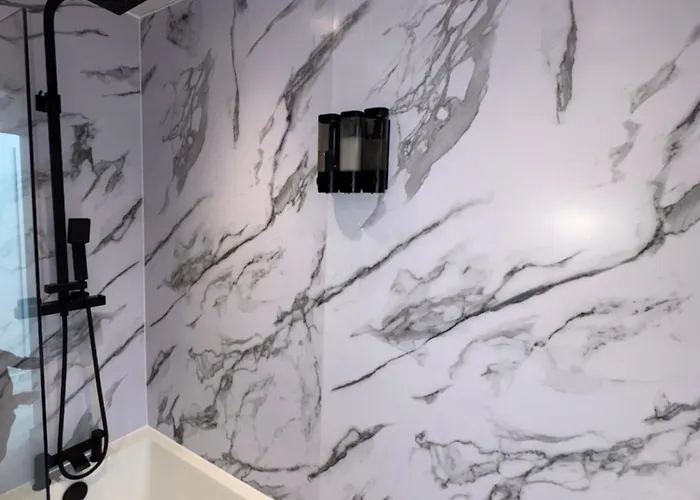 Cozy 3 Bed Home, Free Parking 8 Min To Centre