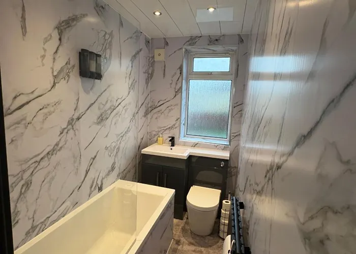 Cozy 3 Bed Home, Free Parking 8 Min To Centre Διαμέρισμα