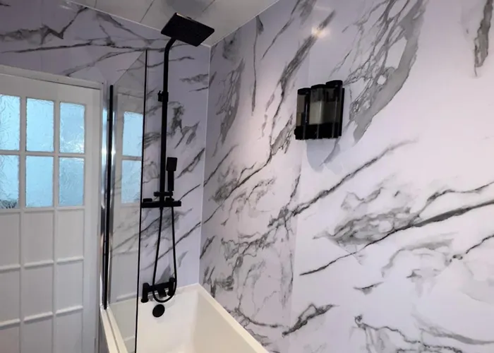 Cozy 3 Bed Home, Free Parking 8 Min To Centre 公寓