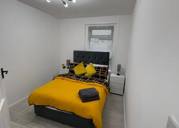 Cozy 3 Bed Home, Free Parking 8 Min To Centre Διαμέρισμα
