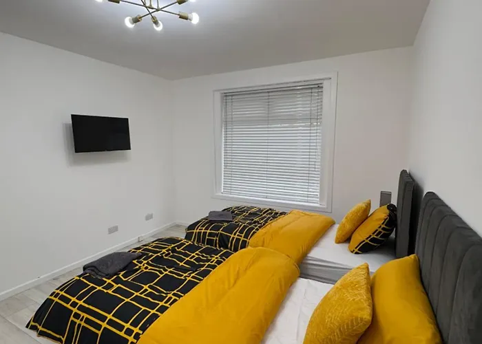 Cozy 3 Bed Home, Free Parking 8 Min To Centre Διαμέρισμα