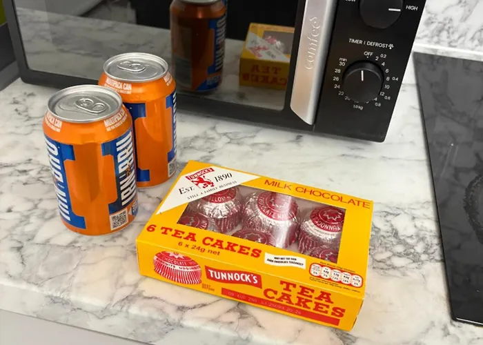 Cozy 3 Bed Home, Free Parking 8 Min To Centre