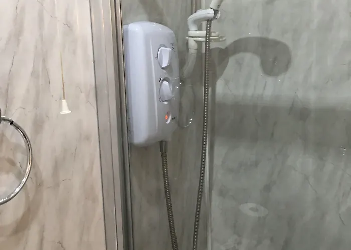 Smiths בית הארחה 3*