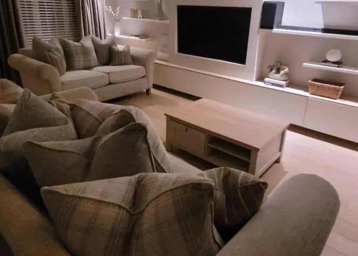 Дом отдыха 3 Bedroom Sleeps 6 Free Parking