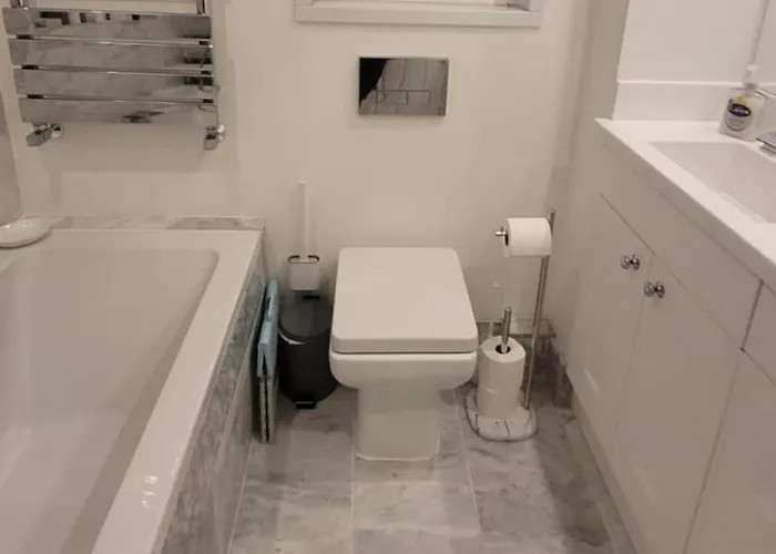 3 Bedroom Sleeps 6 Free Parking * Глазго