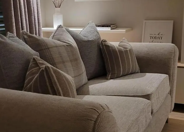 3 Bedroom Sleeps 6 Free Parking * Glasgow