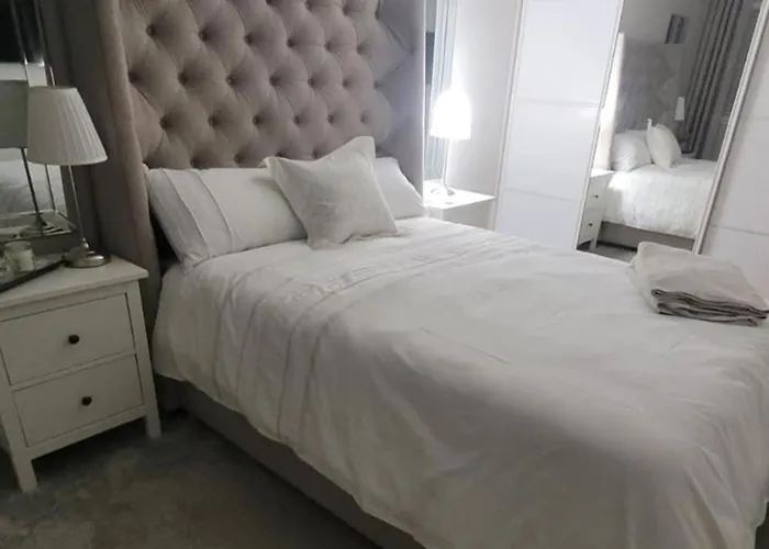 Semesterbostad 3 Bedroom Sleeps 6 Free Parking *