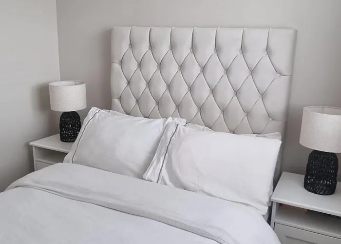 Дом отдыха 3 Bedroom Sleeps 6 Free Parking