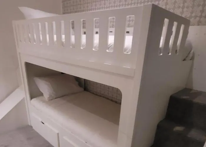 3 Bedroom Sleeps 6 Free Parking Глазго