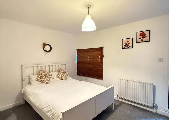 Muirhouse 2br With Free Parking Appartamento