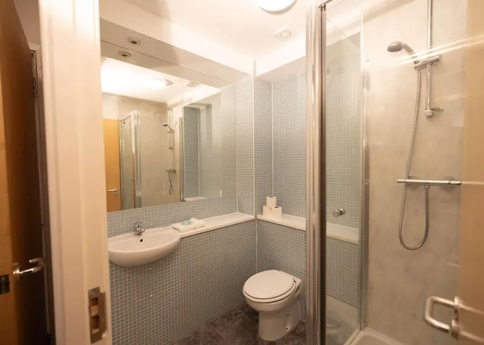 Apartman Muirhouse 2br With Free Parking *